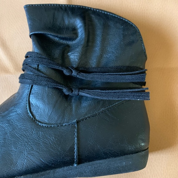 SO Black Fringe Flat Booties - Picture 4 of 8